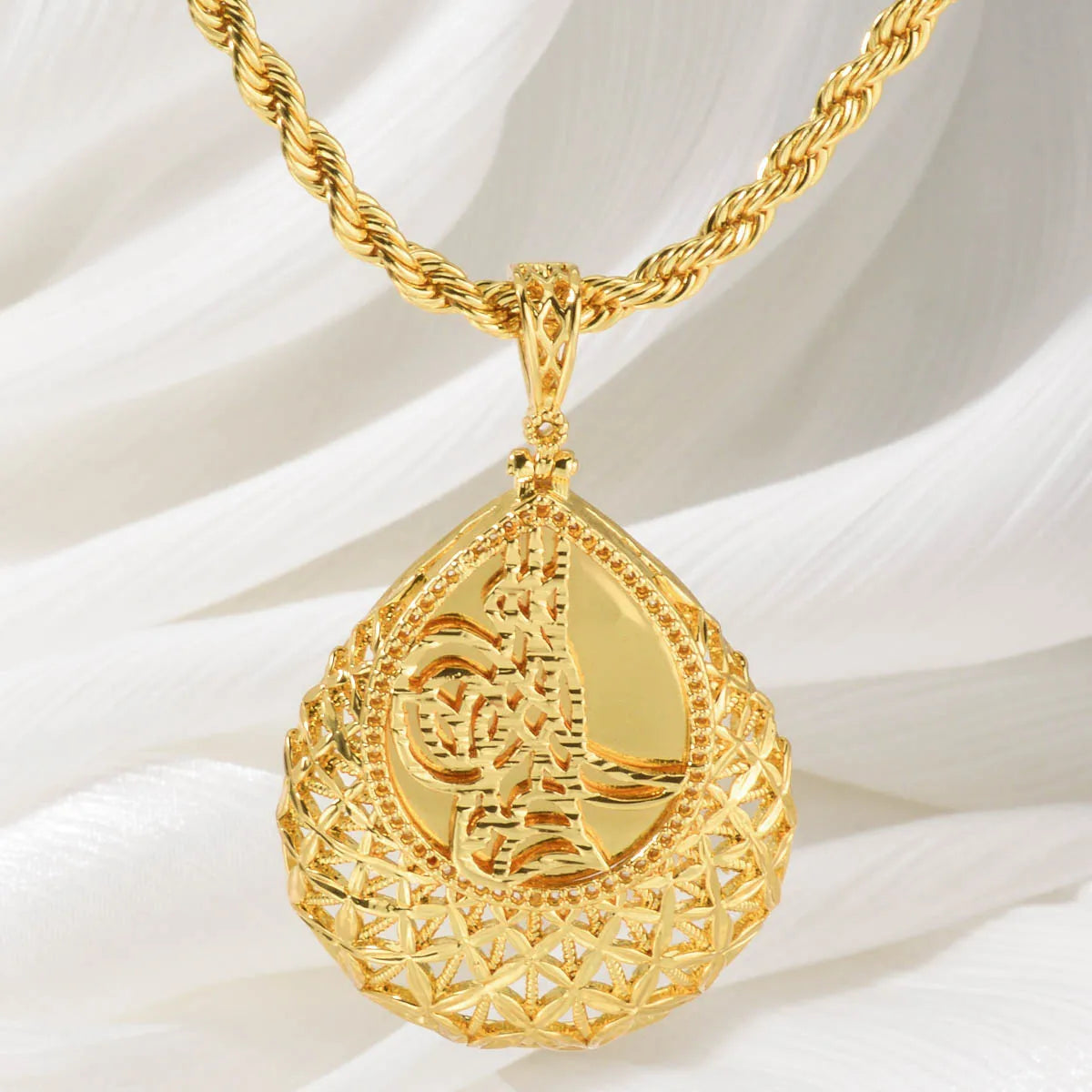 Dubai 18k Gold-plated Pendant Necklace Copper-gold Rose Necklace Geometric Accessory Chain Jewelry Men's Women's Daily Wear