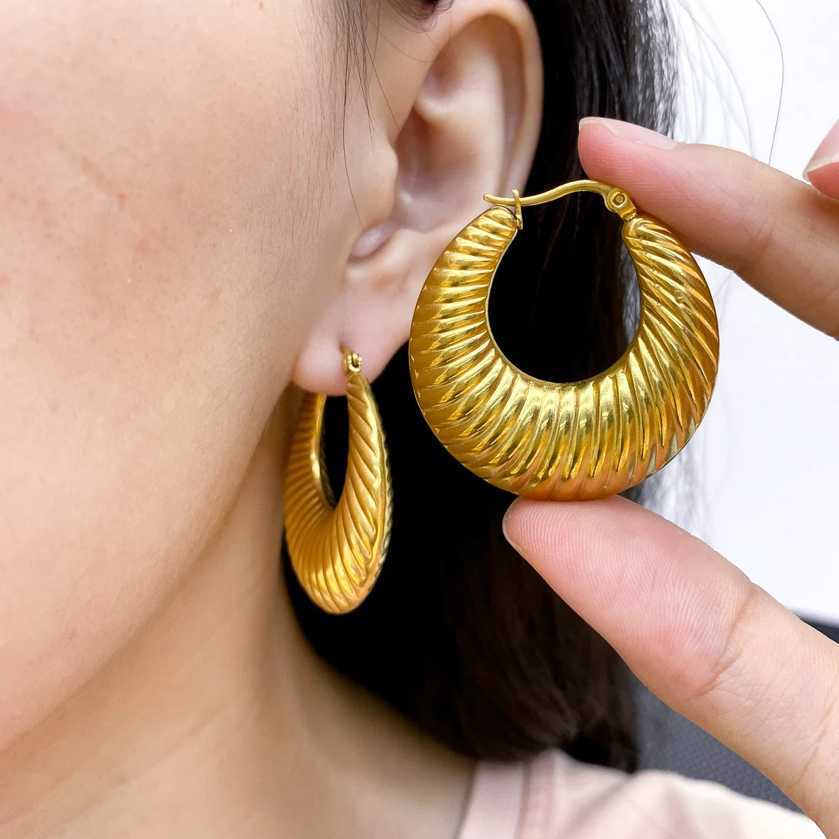 Fashion Hypoallergenic 18k Gold Plated Chunky Hoop Huggie Statement Earrings for Women