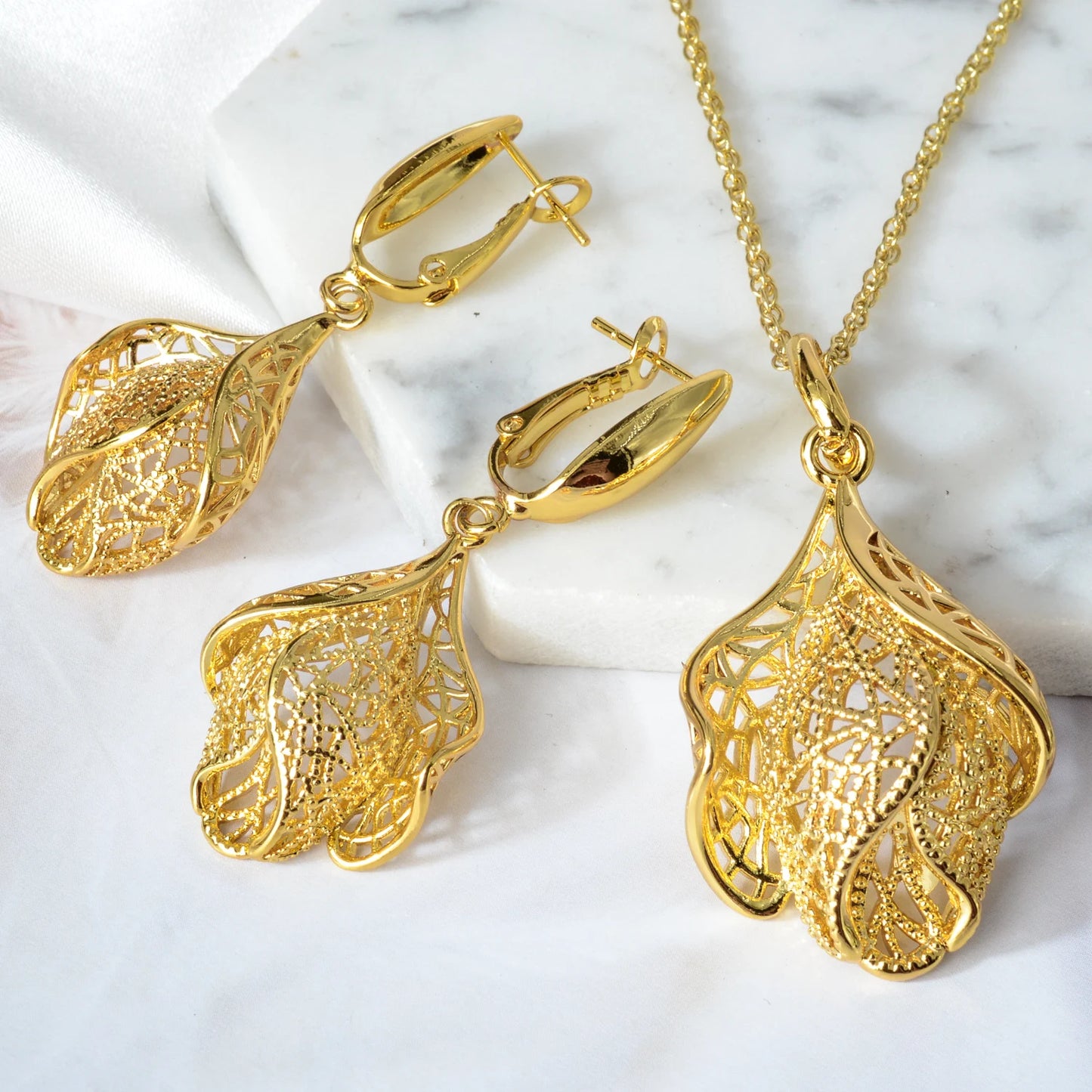 Fashion Jewelry 2021 Jewelry Sets For Women Necklace Earrings Pendant Twisted Circles For Party Daily Anniversary