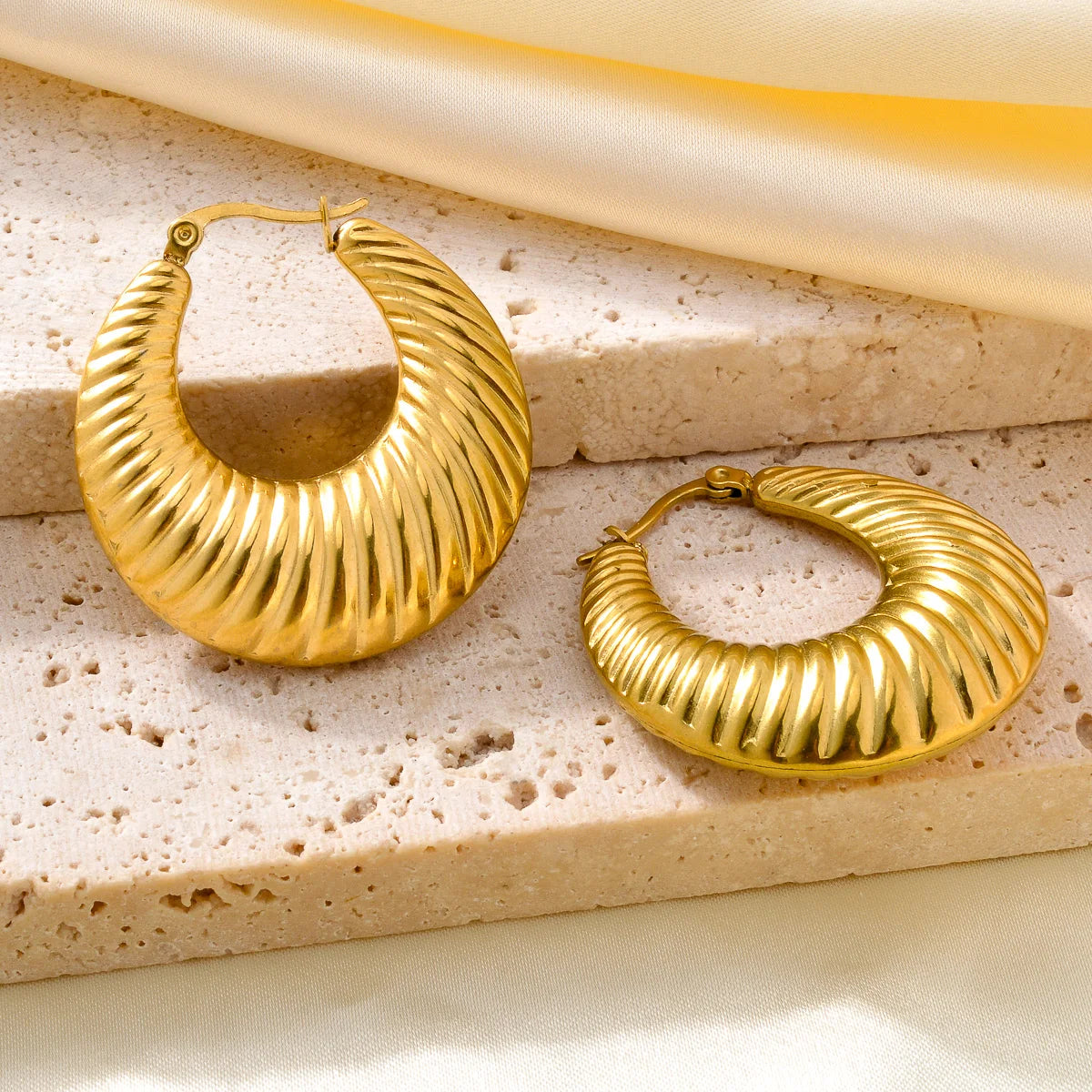 Fashion Hypoallergenic 18k Gold Plated Chunky Hoop Huggie Statement Earrings for Women