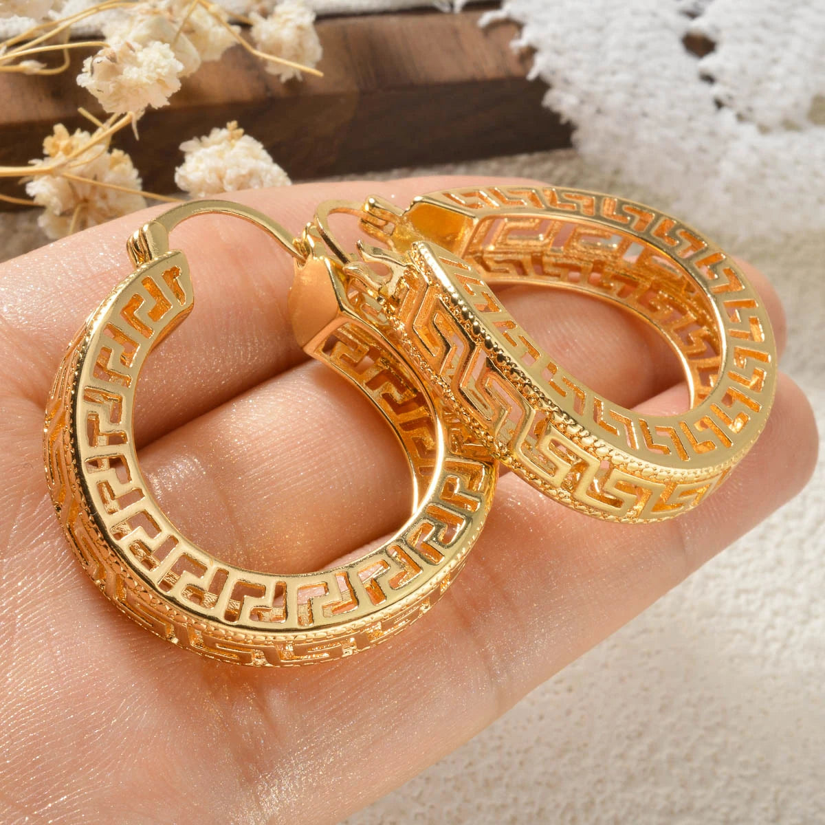 Vintage Hoop Earring Women Fashion Copper Circle Earrings Hollow Gold Plated Party Wedding Jewelry Accessories For Friends Gifts