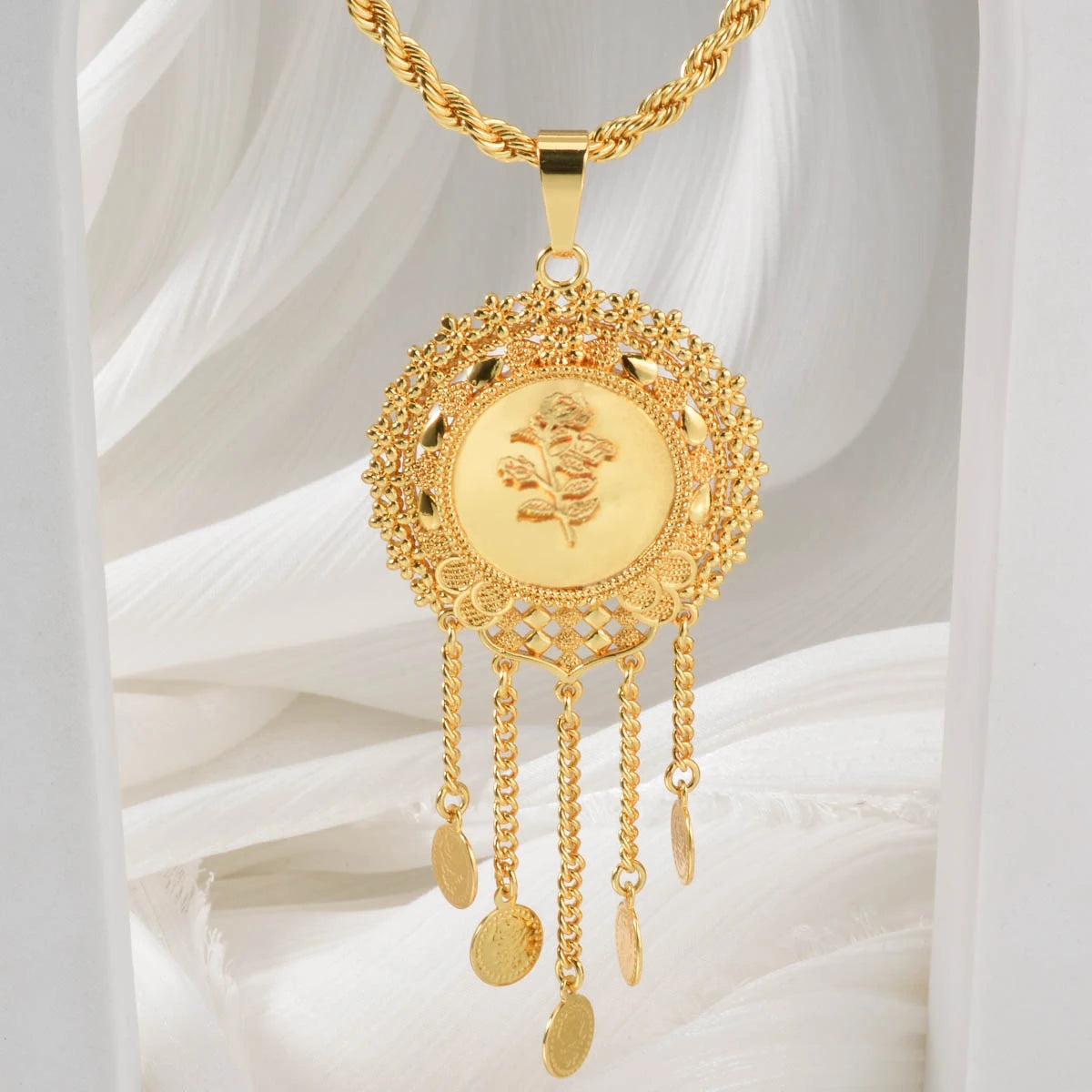 Dubai 18k Gold-plated Pendant Necklace Copper-gold Rose Necklace Geometric Accessory Chain Jewelry Men's Women's Daily Wear