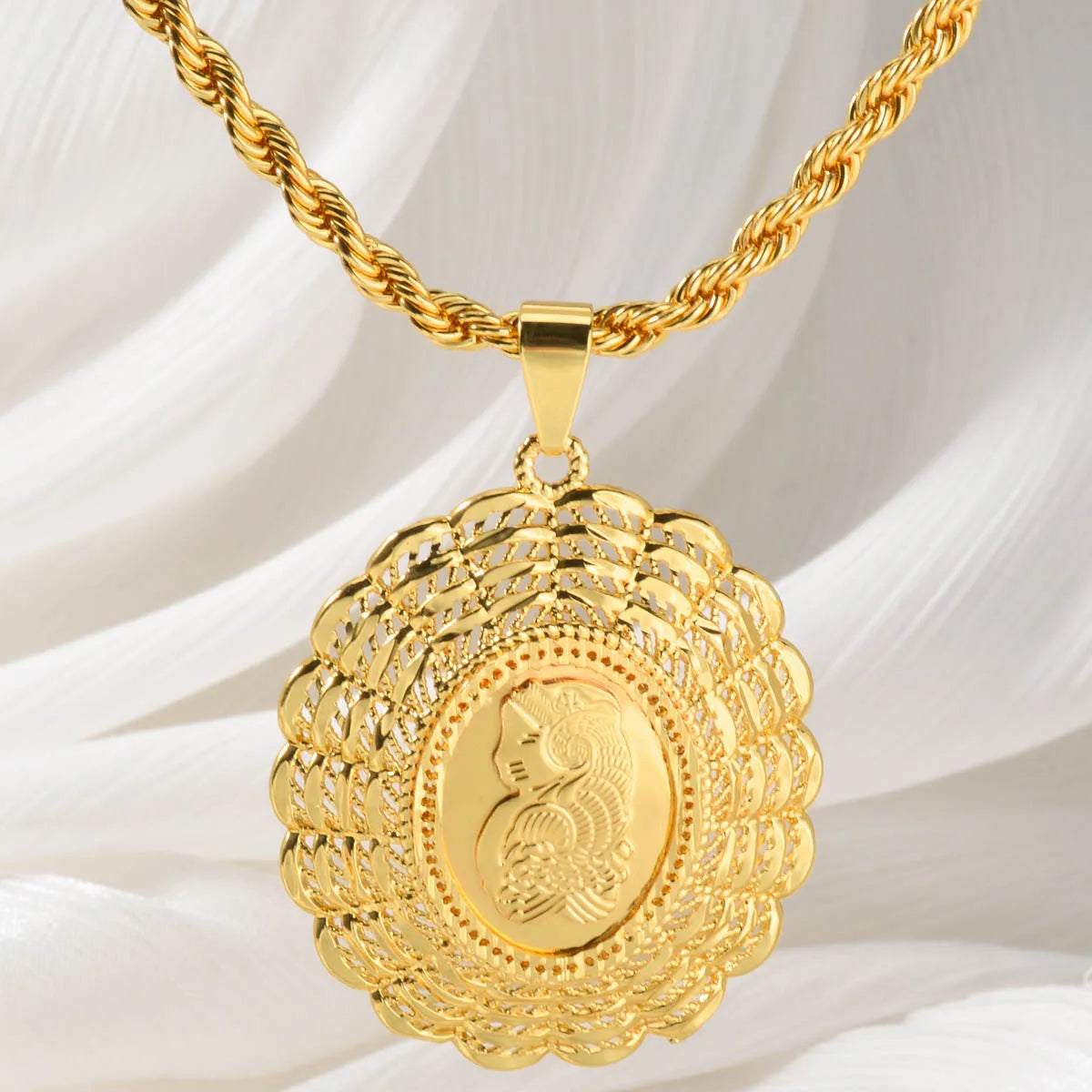 Dubai 18k Gold-plated Pendant Necklace Copper-gold Rose Necklace Geometric Accessory Chain Jewelry Men's Women's Daily Wear