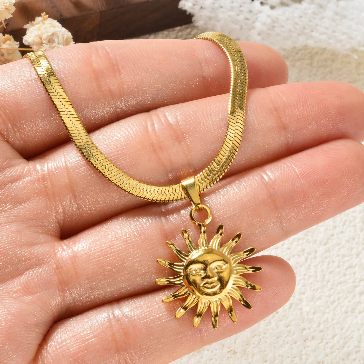 Stainless Steel Necklace Sun And Moon Art Pendant Simple Neck Chain Hip-hop Daily Jewelry Accessories Wen Women Gifts Necklace