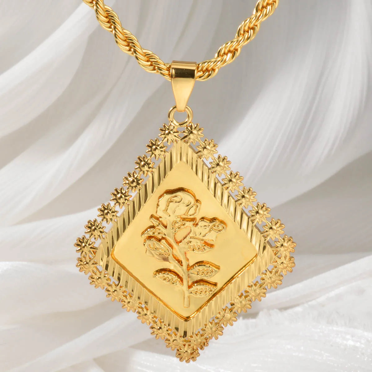 Dubai 18k Gold-plated Pendant Necklace Copper-gold Rose Necklace Geometric Accessory Chain Jewelry Men's Women's Daily Wear