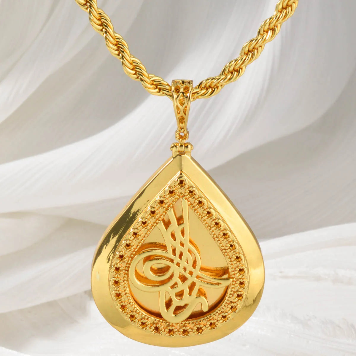 Dubai 18k Gold-plated Pendant Necklace Copper-gold Rose Necklace Geometric Accessory Chain Jewelry Men's Women's Daily Wear