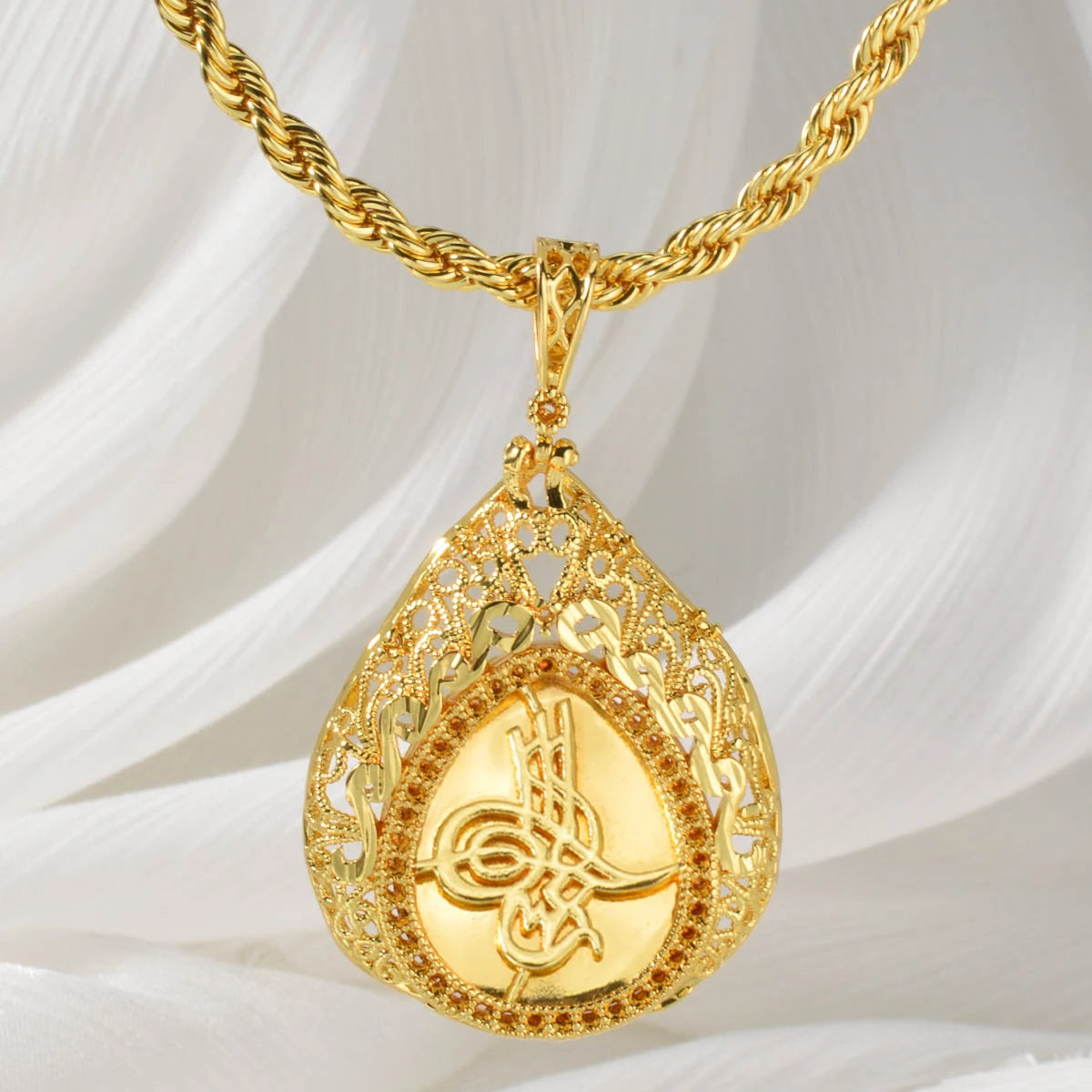 Dubai 18k Gold-plated Pendant Necklace Copper-gold Rose Necklace Geometric Accessory Chain Jewelry Men's Women's Daily Wear